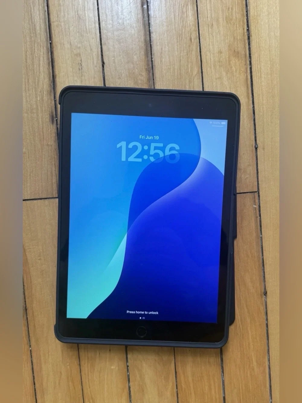 Apple iPad 9th Gen 64GB WiFi + ZUGU Case + iPad Pen Bundle